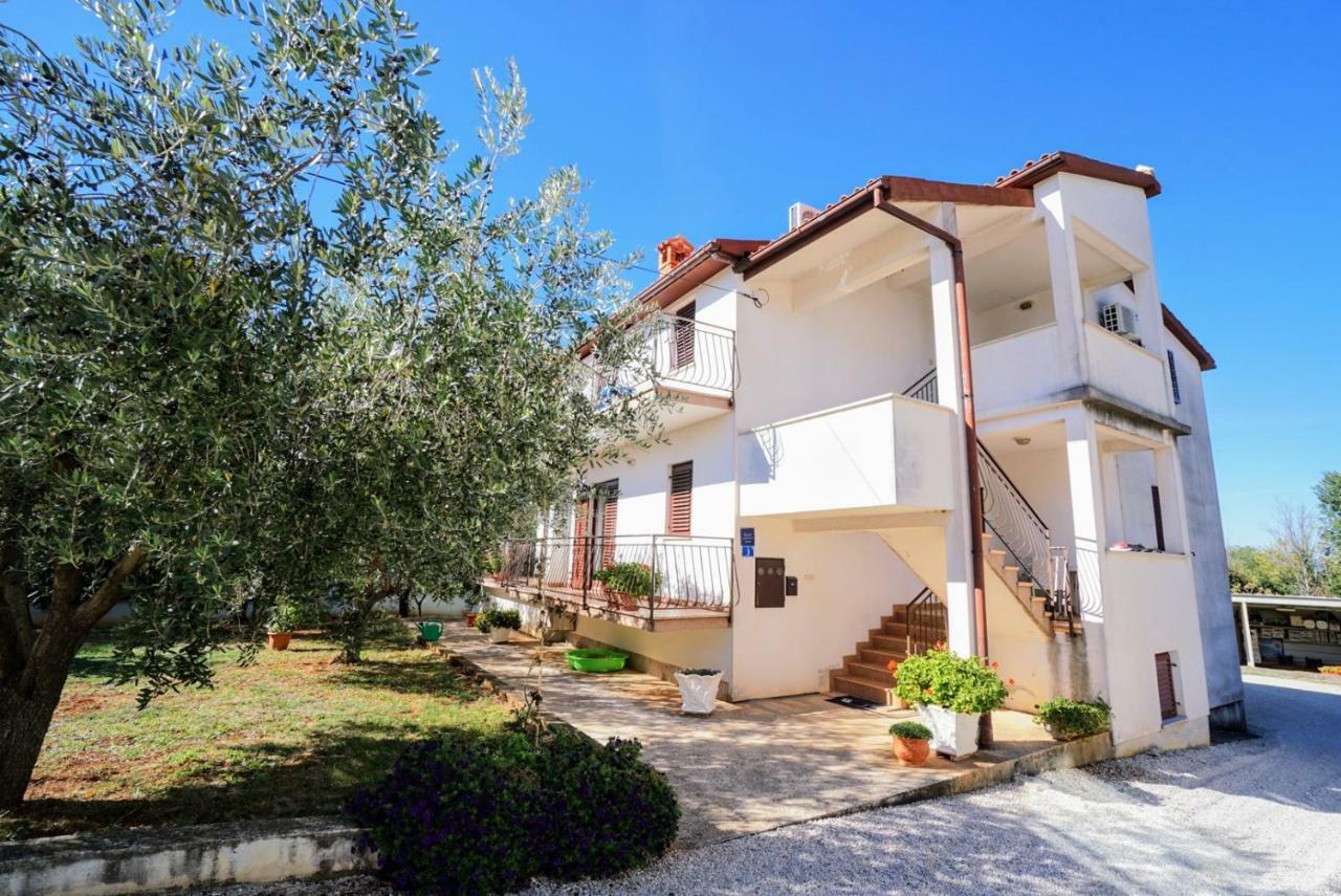 Apartment Daniela Савудрія Екстер'єр фото