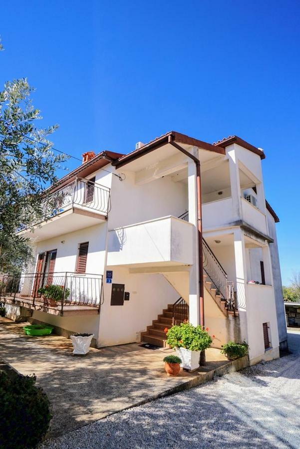 Apartment Daniela Савудрія Екстер'єр фото